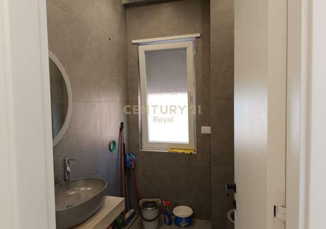 Ambient biznesi me qera 3+1 ne Tirane - 2,000 Euro