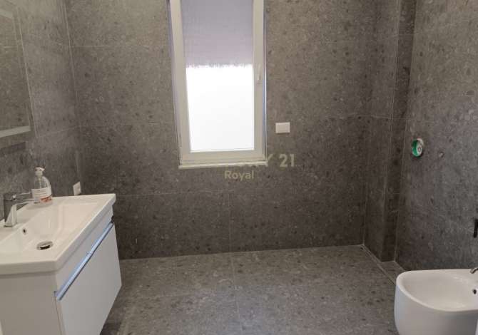 ambient biznesi me qera 2+1+2 RRUGA E DIBRES 