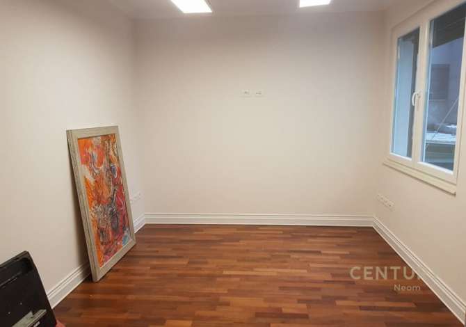 Ambient biznesi me qera 3+1 ne Tirane - 600 Euro