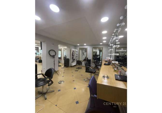 Ambient biznesi me qera 3+1 ne Tirane - 2,000 Euro