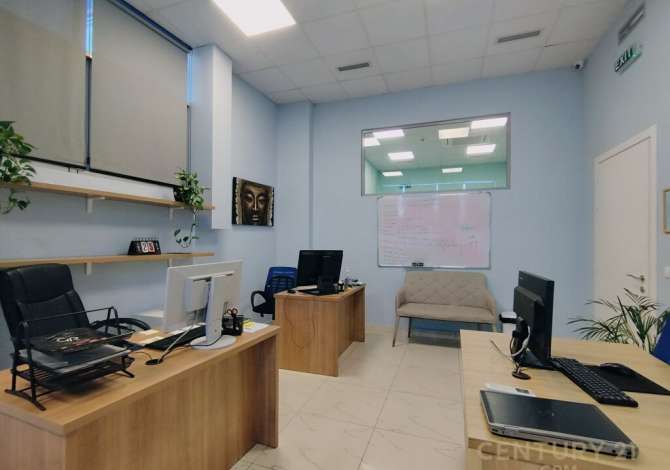 Jepet ambient me qera tek komuna parisit 