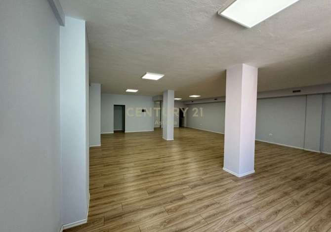 Ambient biznesi me qera 3+1 ne Tirane - 1,300 Euro