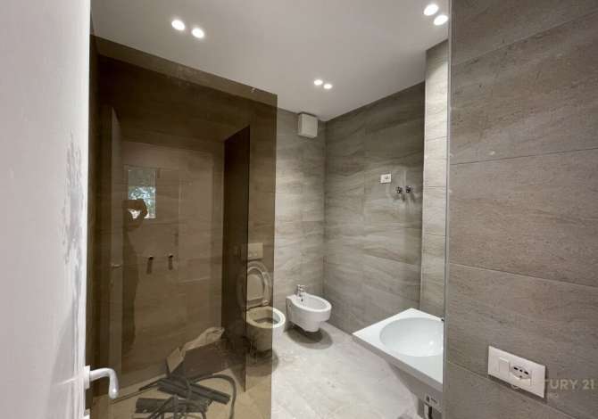 Ambient biznesi me qera 3+1 ne Tirane - 1,500 Euro
