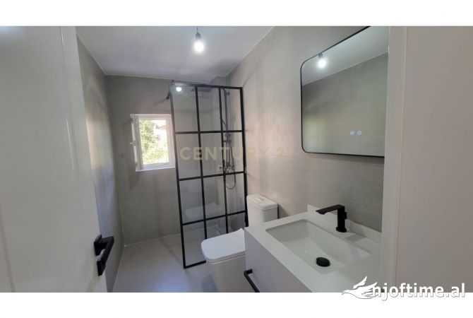 Ambient biznesi me qera 3+1 ne Tirane - 600 Euro