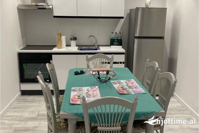 Shtepi me qera 2+1 ne Tirane - 1,300 Euro