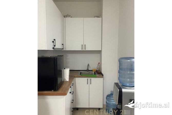 Ambient biznesi me qera 3+1 ne Tirane - 2,000 Euro