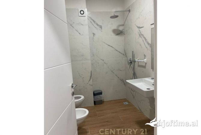 Ambient biznesi me qera 3+1 ne Tirane - 2,000 Euro