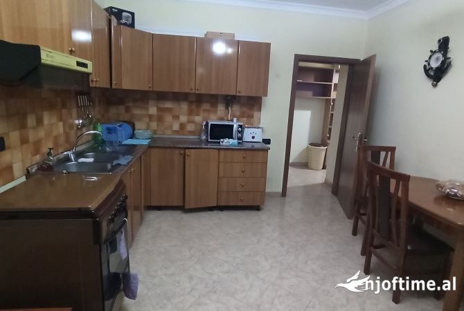 Shtepi me qera 1+1 ne Tirane - 380 Euro