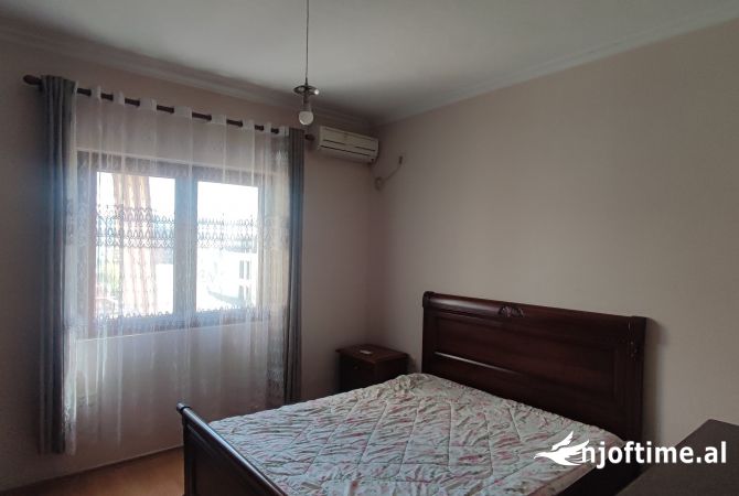 Shtepi me qera Apartament ne Tirane, 2+1, Mobilimi E mobiluar, Pagesa 700  Euro.