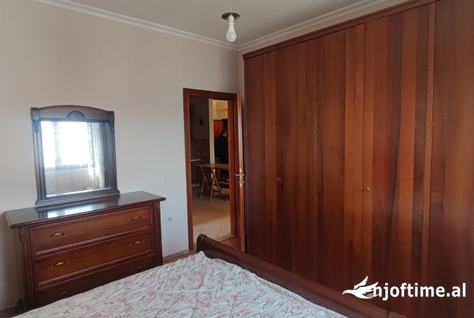 Shtepi me qera Apartament ne Tirane, 2+1, Mobilimi E mobiluar, Pagesa 700  Euro.