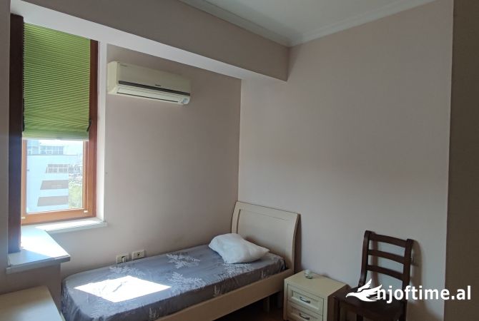Shtepi me qera Apartament ne Tirane, 2+1, Mobilimi E mobiluar, Pagesa 700  Euro.