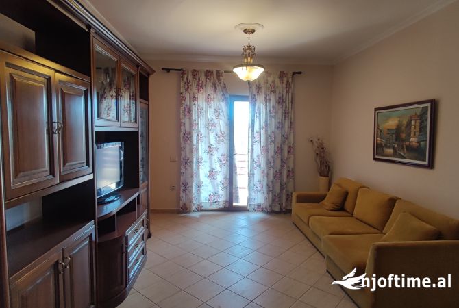 Shtepi me qera 2+1 ne Tirane - 700 Euro