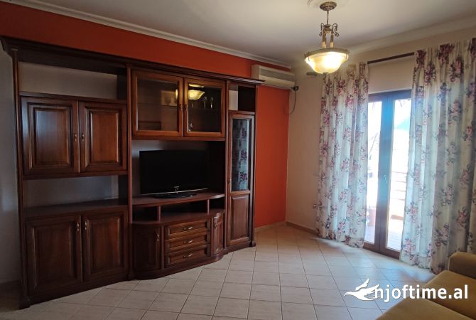Shtepi me qera 2+1 ne Tirane - 700 Euro