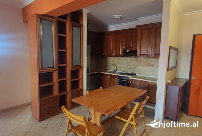 Shtepi me qera 2+1 ne Tirane - 700 Euro