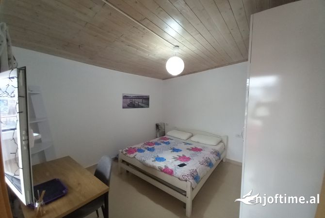 Shtepi me qera Apartament ne Tirane, 3+1, Mobilimi E mobiluar, Pagesa 650  Euro.