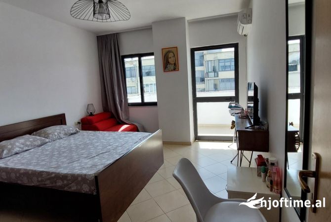 Shtepi me qera Apartament ne Tirane, 3+1, Mobilimi E mobiluar, Pagesa 650  Euro.