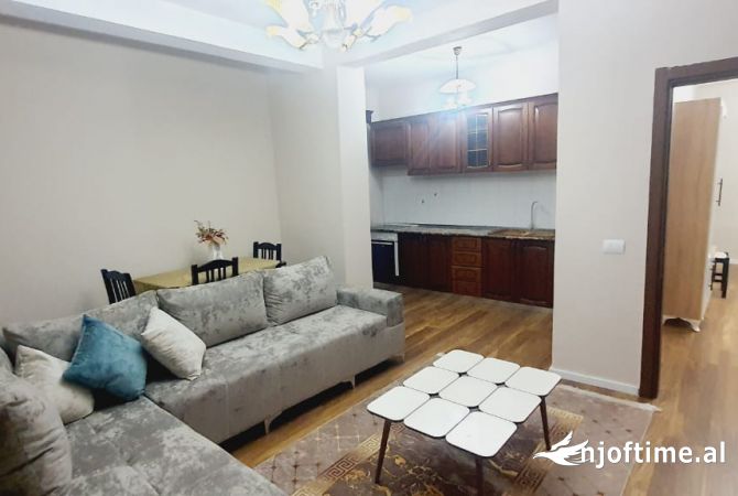 Shtepi me qera 2+1 ne Tirane - 800 Euro