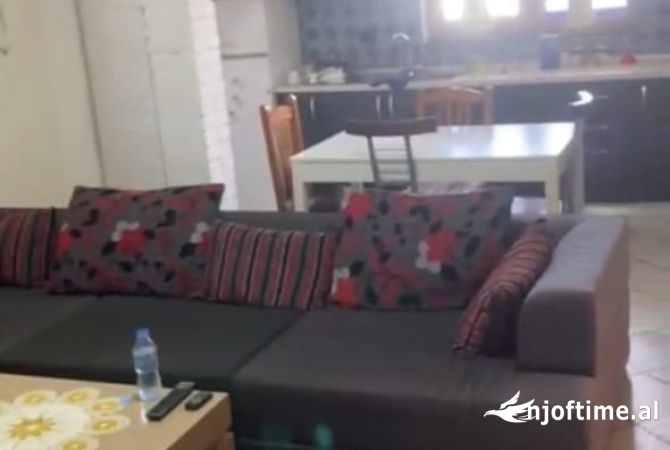 Shtepi me qera 2+1 ne Tirane - 400 Euro