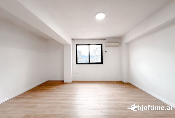 Ambient biznesi me qera 3+1 ne Tirane - 80,000 Leke