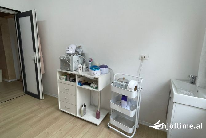 Ambient biznesi me qera 3+1 ne Tirane - 350 Euro