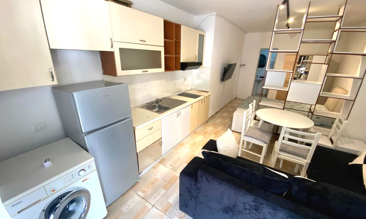 Appartamento in affitto a Tirana Garsoniere, Arredato