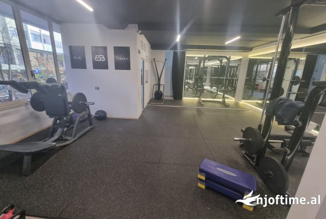 Ambient biznesi me qera 3+1 ne Tirane - 1,600 Euro