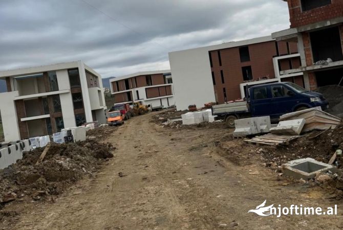 Shtepi ne shitje 2+1 ne Tirane - 300,000 Euro
