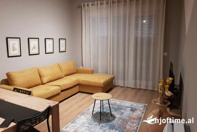 Shtepi me qera 2+1 ne Tirane - 70,000 Leke