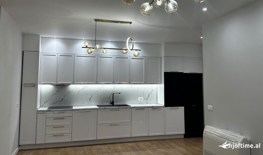 Shtepi me qera Apartament ne Tirane, 3+1, Mobilimi E mobiluar, Pagesa 600  Euro.