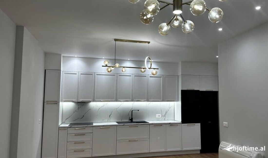 Shtepi me qera Apartament ne Tirane, 3+1, Mobilimi Pjeserisht e mobiluar, Pagesa 600  Euro.