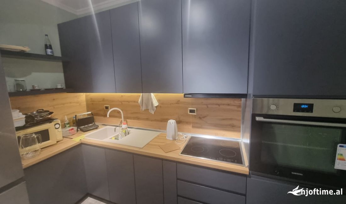 Shtepi ne shitje Apartament ne Tirane, 2+1, Mobilimi E mobiluar, Pagesa 195,000  Euro.