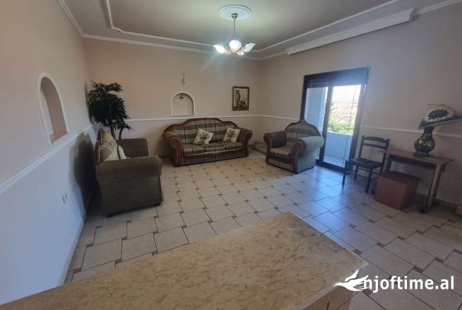 Shtepi me qera 2+1 ne Tirane - 340 Euro