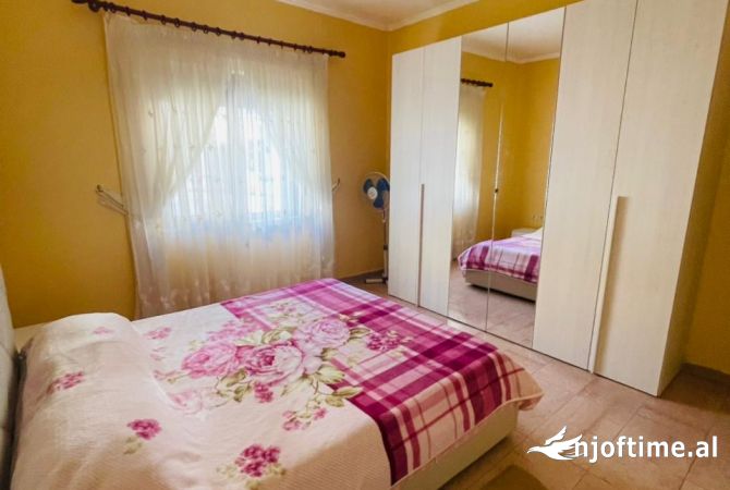 Shtepi me qera 2+1 ne Tirane - 55,110 Leke