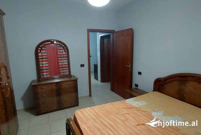Shtepi me qera 2+1 ne Tirane - 40,800 Leke