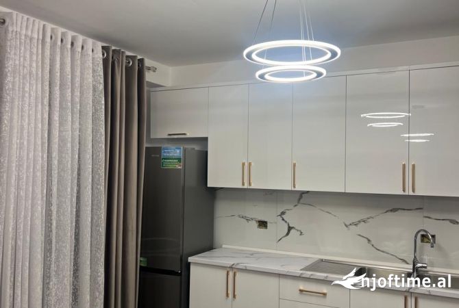 Shtepi me qera 2+1 ne Tirane - 754 Euro