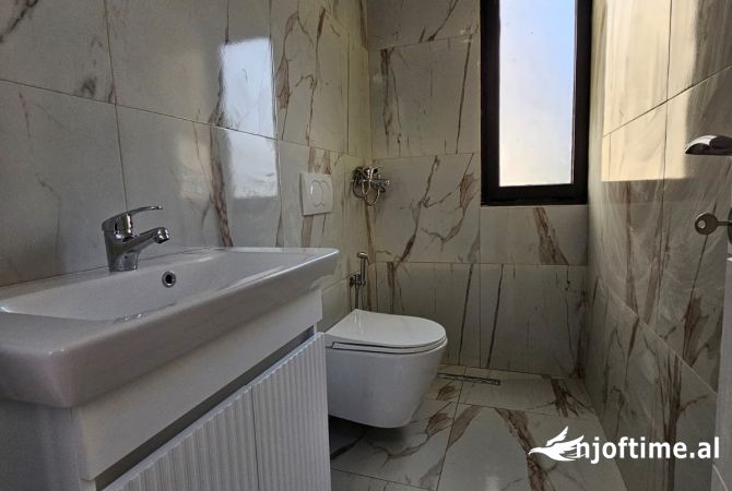 Shtepi ne shitje Apartament ne Tirane, 1+1, Mobilimi Bosh, pa mobiluar, Pagesa 112,002  Euro.