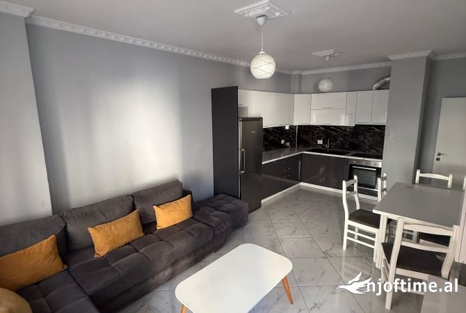 Shtepi me qera 2+1 ne Tirane - 455 Euro