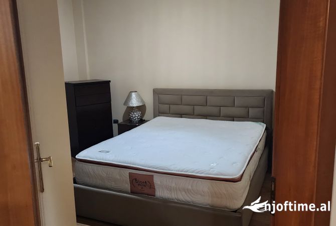 Shtepi me qera 3+1 ne Tirane - 55,211 Leke