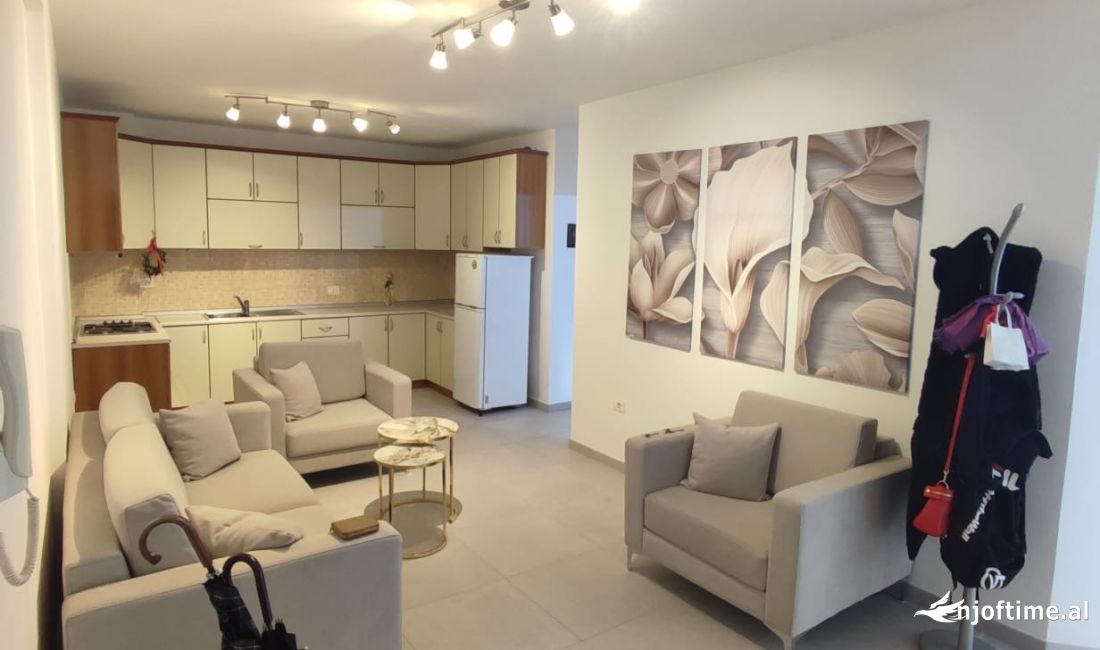 Shtepi me qera Apartament ne Tirane, 2+1, Mobilimi E mobiluar, Pagesa 653  Euro.