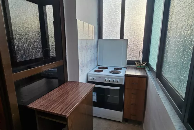Shtepi me qera 1+1 ne Tirane - 35,007 Leke