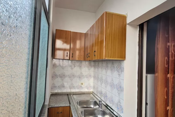 Shtepi me qera 1+1 ne Tirane - 35,007 Leke