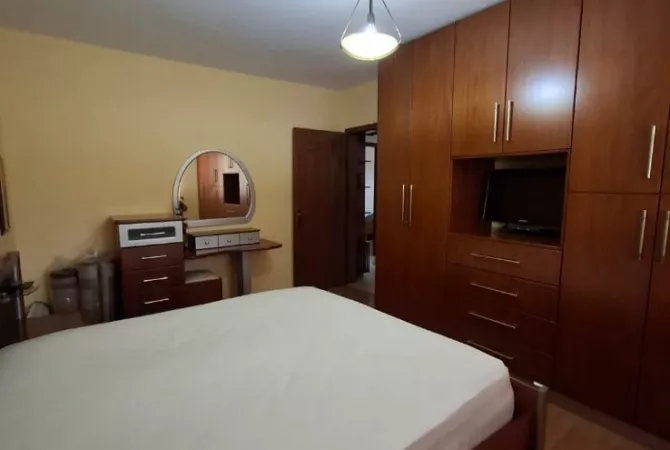 Shtepi me qera 2+1 ne Tirane - 60,000 Leke