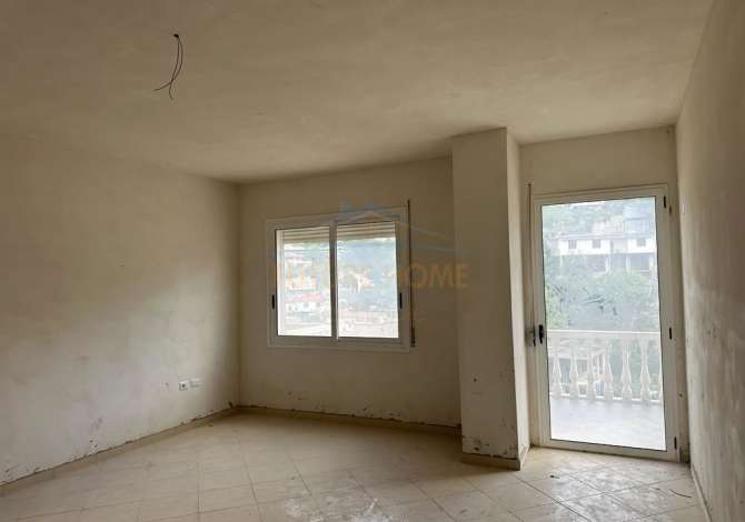 Shtepi ne shitje Apartament ne Vlore, 2+1, Mobilimi Bosh, pa mobiluar, Pagesa 192,000  Euro.