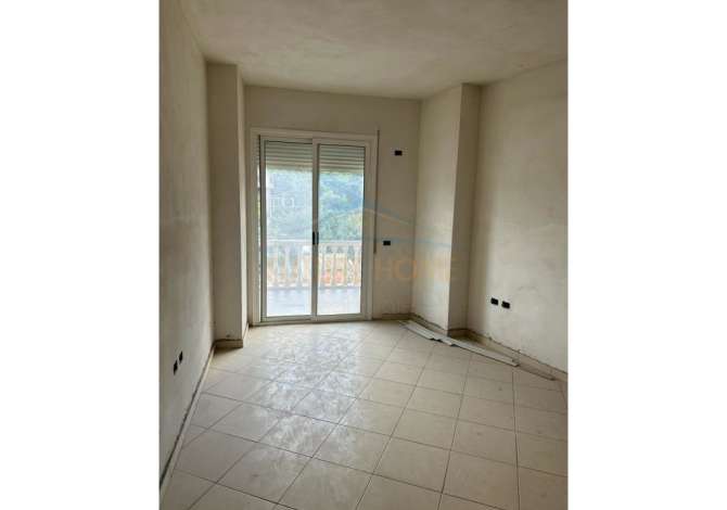 Shtepi ne shitje Apartament ne Vlore, 2+1, Mobilimi Bosh, pa mobiluar, Pagesa 192,000  Euro.