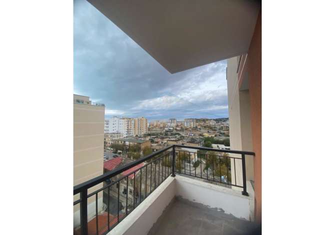 Shtepi ne shitje Apartament ne Vlore, 2+1, Mobilimi Bosh, pa mobiluar, Pagesa 147,900  Euro.