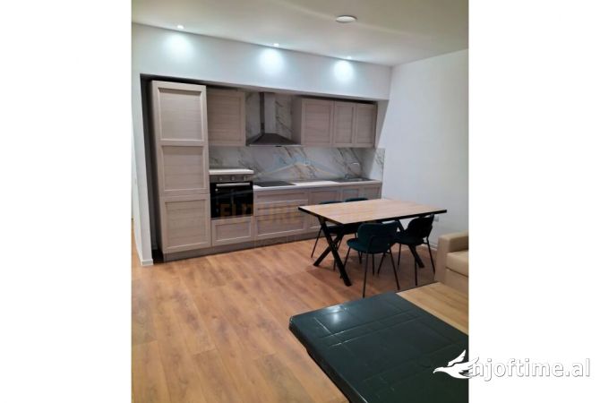 Shtepi ne shitje Apartament ne Vlore, 4+1, Mobilimi E mobiluar, Pagesa 154,356  Euro.