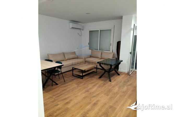 Shtepi ne shitje Apartament ne Vlore, 4+1, Mobilimi E mobiluar, Pagesa 154,356  Euro.