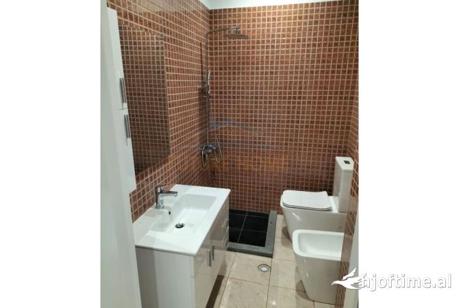 Shtepi ne shitje Apartament ne Vlore, 4+1, Mobilimi E mobiluar, Pagesa 154,356  Euro.