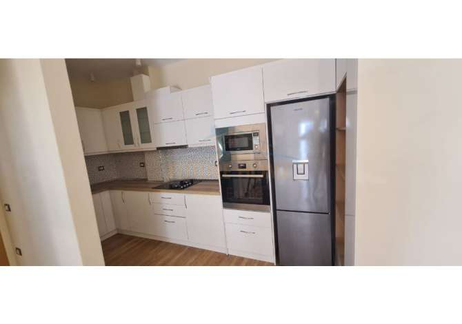 Shtepi ne shitje Apartament ne Vlore, 3+1, Mobilimi E mobiluar, Pagesa 170,000  Euro.