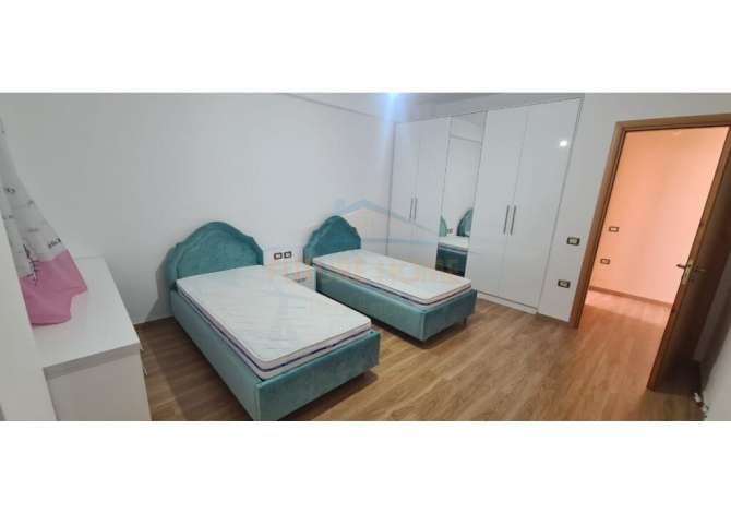 Shtepi ne shitje Apartament ne Vlore, 3+1, Mobilimi E mobiluar, Pagesa 170,000  Euro.
